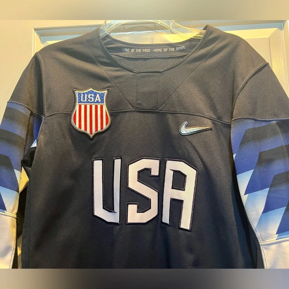 USA hockey jersey - Picture 2 of 4